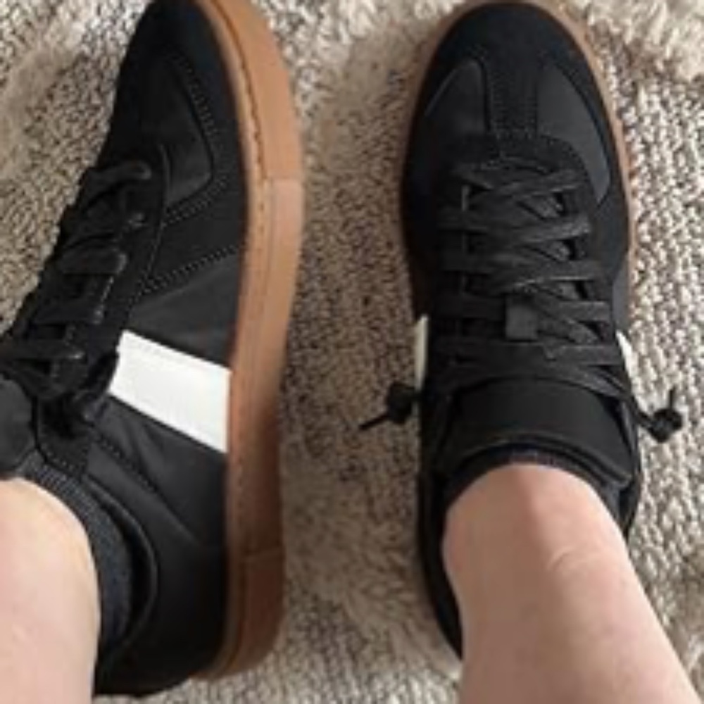 CUSHIONAIRE Women's Bailey lace up Sneaker +Comfort Foam, 9.5 Wide